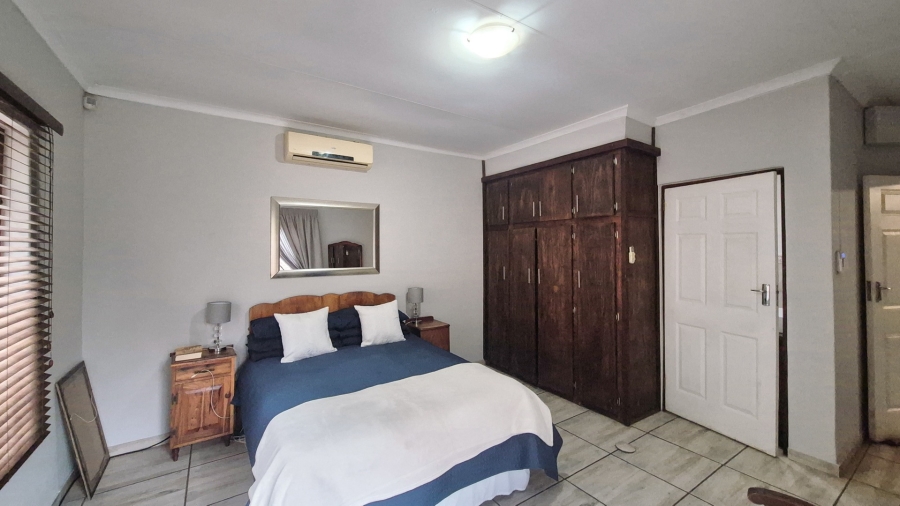 3 Bedroom Property for Sale in Mooivallei Park North West